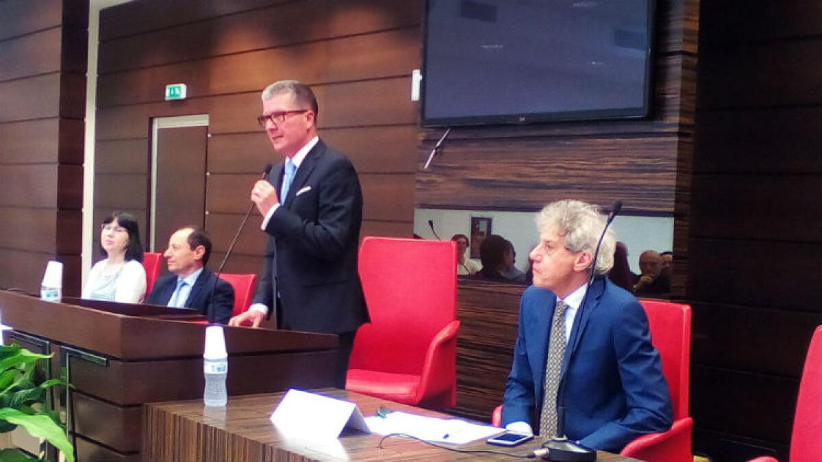 I vertici del Consiglio nazionale forense a dibattito in tribunale, Marletta: "Evento storico" - Il presidente Marletta (al centro) al tavolo del dibattito insieme ai vertici del Consiglio nazionale forense