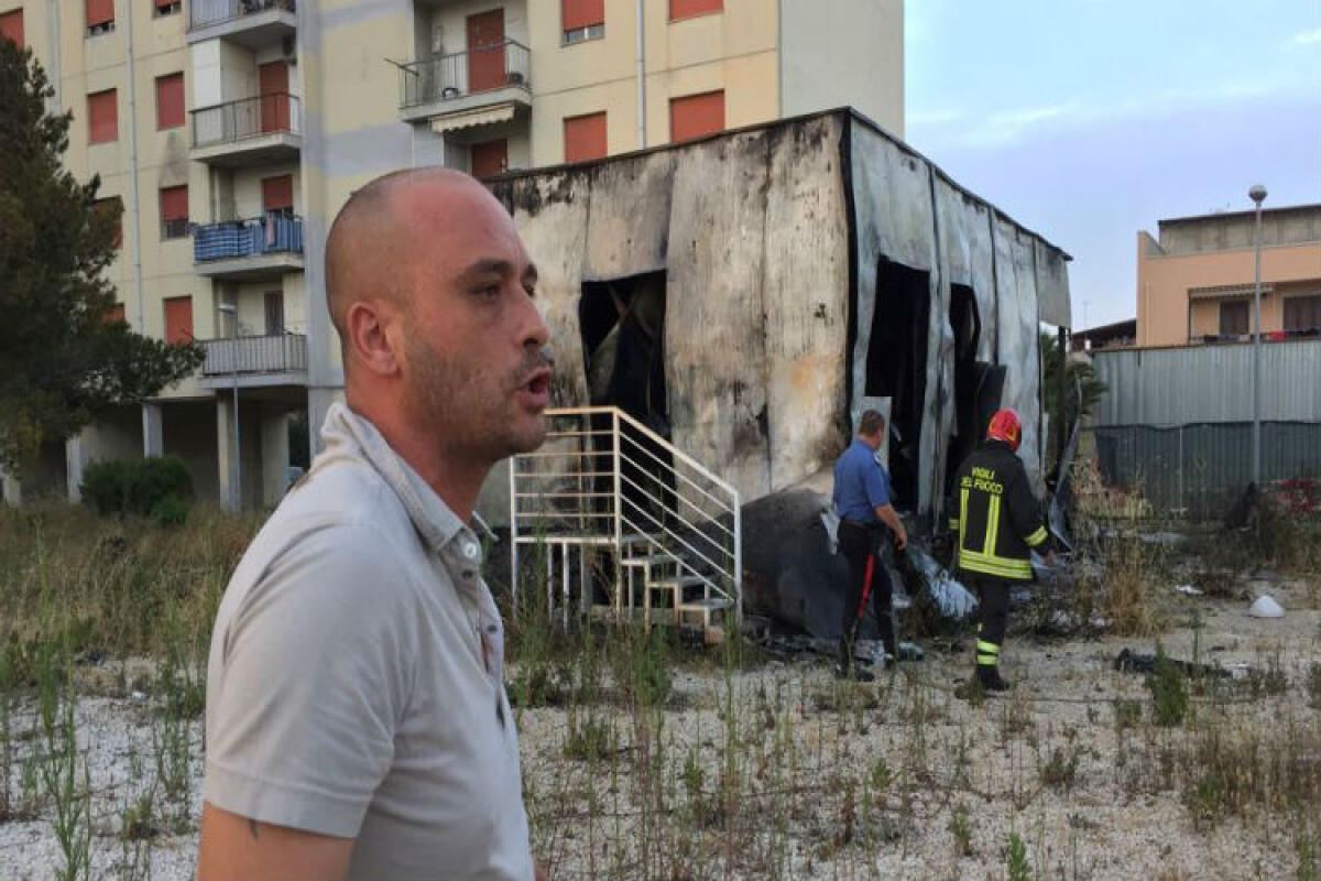 Incuria e degrado, in fiamme il progetto per Marchitello: "Qui è tutto abbandonato" - Quello che rimane della struttura