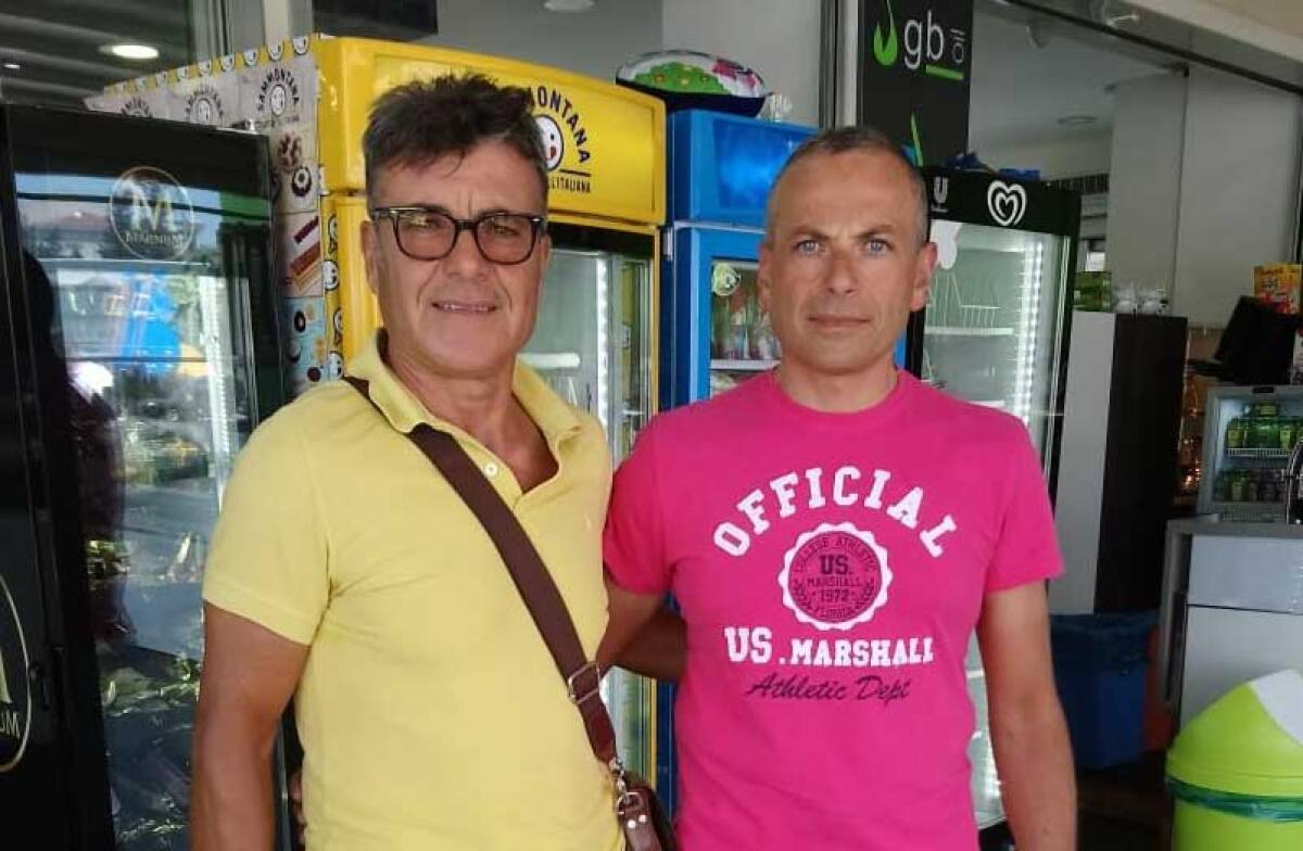 I gelesi dominano il Criterium primavera Csain, il "Velo Club" vince 8 categorie su 11 - Nella foto, da sinistra, Roberto Carcione (asd Salvatore Zuppardo) e Salvatore Aliotta (asd Velo Club Gela)