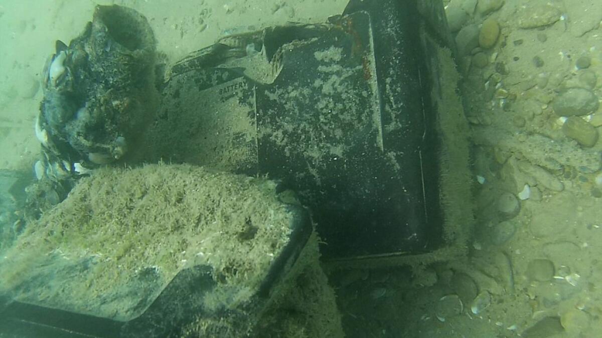 Carro armato americano nei fondali di Bulala, Mulè: "Nessun alibi per il museo del mare" - La foto scattata dal sub Franco Cassarino che rivela la presenza delle batterie e di una canna contraerea