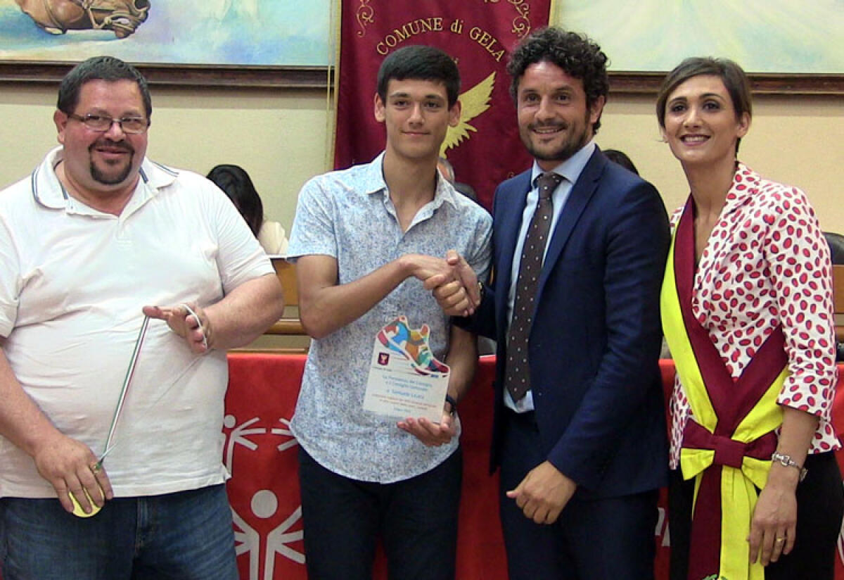 I talenti dello sport premiati in Consiglio, Samuele Licata: "La politica ci stia vicino" - Samuele Licata premiato in aula consiliare