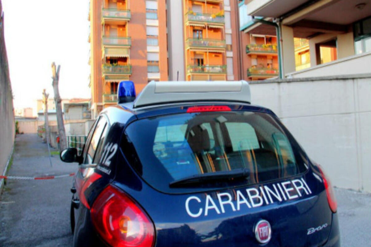 Stalking ai danni dei vicini, padre, madre e figlia rinviati a giudizio: una lunga serie di denunce -