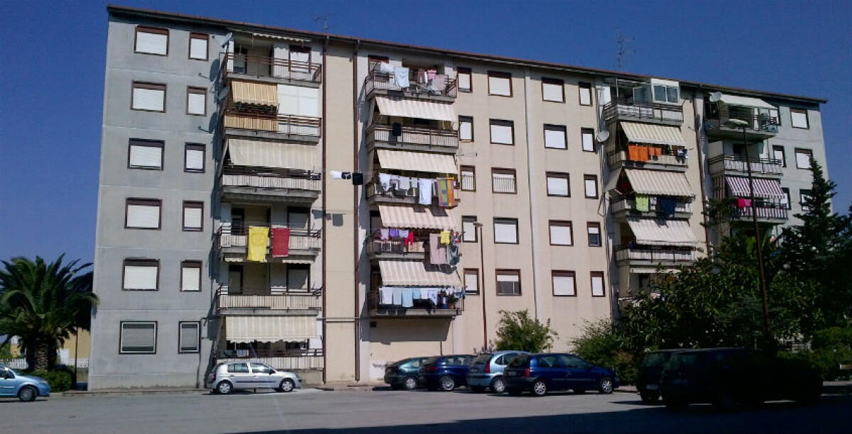 Senza casa occuparono un alloggio popolare ad Albani Roccella, coniugi a processo - 