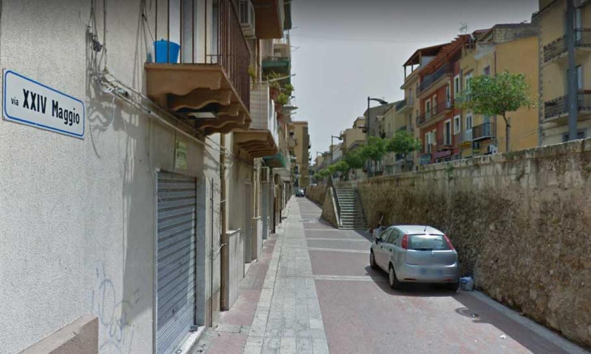 Ottantenne scippata cade e si frattura due costole e la tibia - La via teatro dello scippo alla pensionata