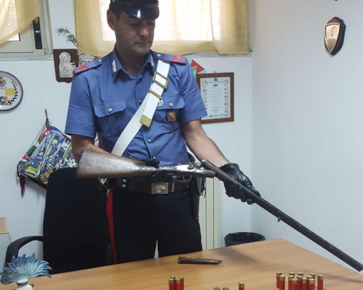Fucile e munizioni nascoste in un casolare, arrestati due fratelli niscemesi - 