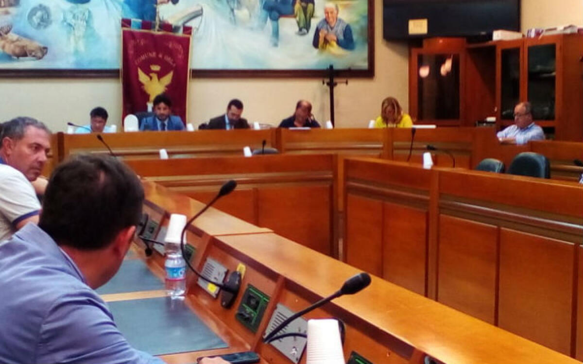 Il consiglio boccia la variante per l'ampliamento della Santa Barbara, decisivi gli astenuti - 