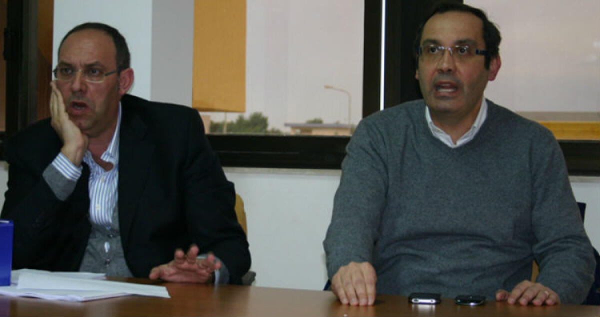 Sit-in davanti al tribunale e striscione "diffamatorio", Fasulo e Panebianco parti civili - Tra i coinvolti ci sono l'ex sindaco Angelo Fasulo e il commissario Ato Giuseppe Panebianco che hanno respinto gli addebiti già in fase di indagine