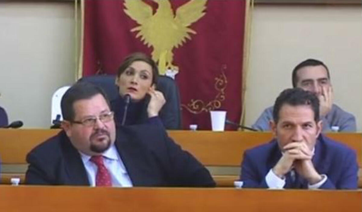 Lo scontro e l'aula abbandonata dalla giunta, Ascia: "Riferirà il vicepresidente" - 