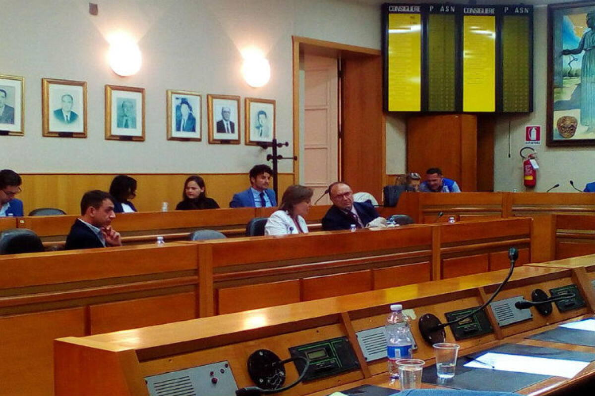 Un consiglio comunale "congelato", decide di non decidere su trasporto disabili e Santa Barbara - 