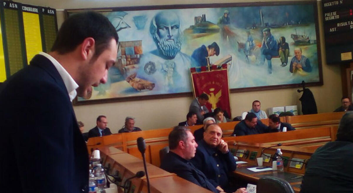 L'inchiesta sui rifiuti, i grillini compatti: Amato, "Revocare deleghe a Siciliano o il sindaco si dimetta" - 