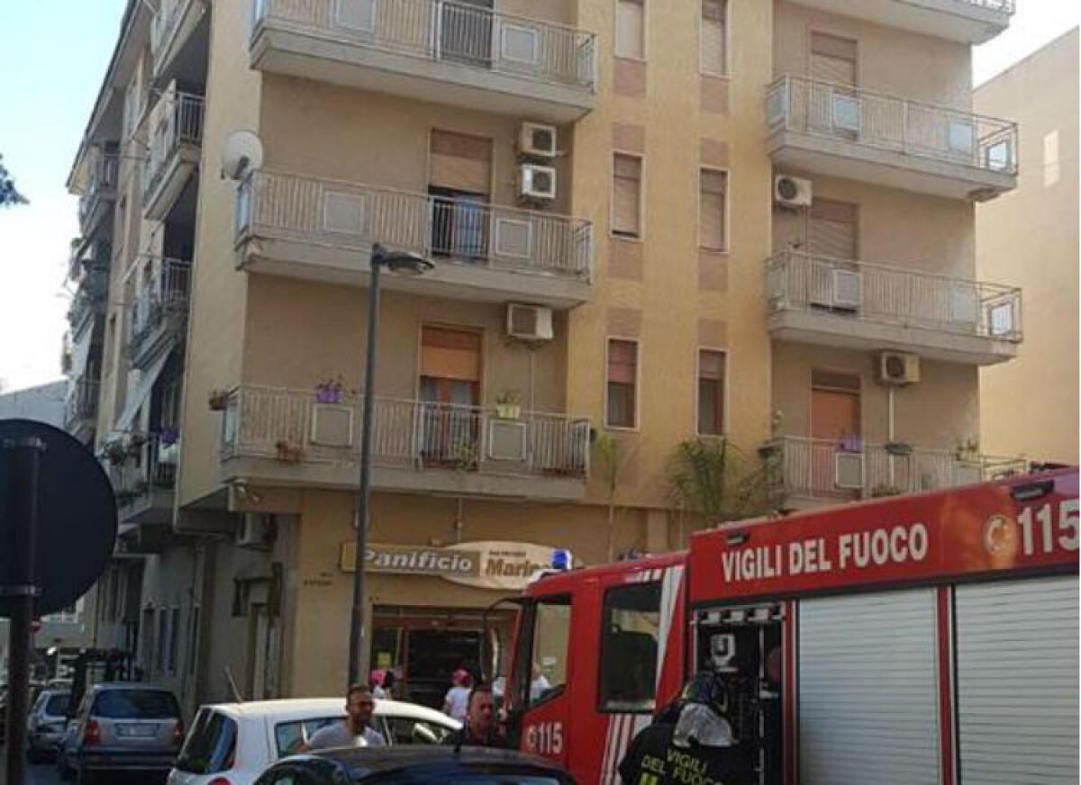 Incendio a Caposoprano, fumo da uno stabile - 