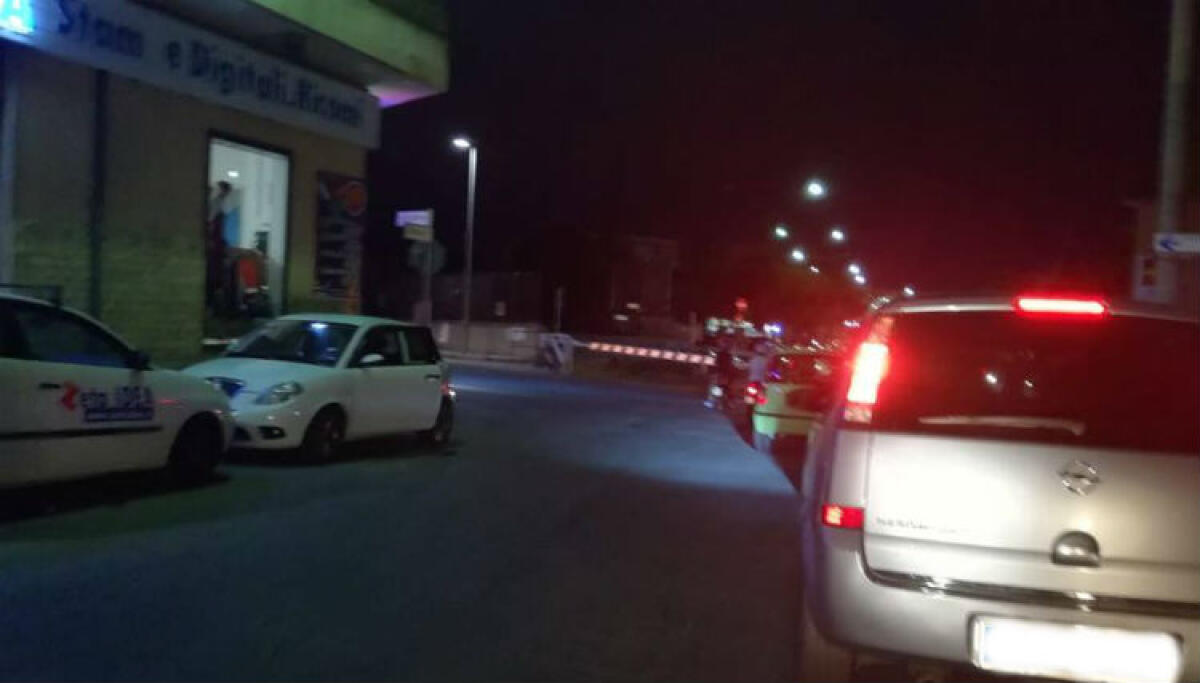Ancora guasti al passaggio a livello di via Butera, sbarre abbassate e traffico in tilt - Le sbarre del passaggio a livello sono rimaste abbassate