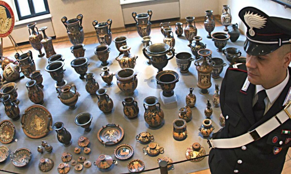 Una rete internazionale di reperti archeologici rubati, arresti anche in Germania e Inghilterra -