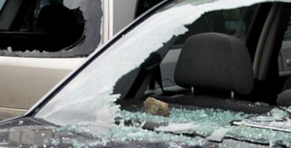 La folle corsa dopo il furto dell'auto, danneggiarono due vetture: proprietari risarciti - 