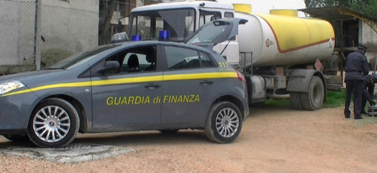 Un presunto mercato parallelo del gasolio, quattro in carcere: interrogati dal gip - 