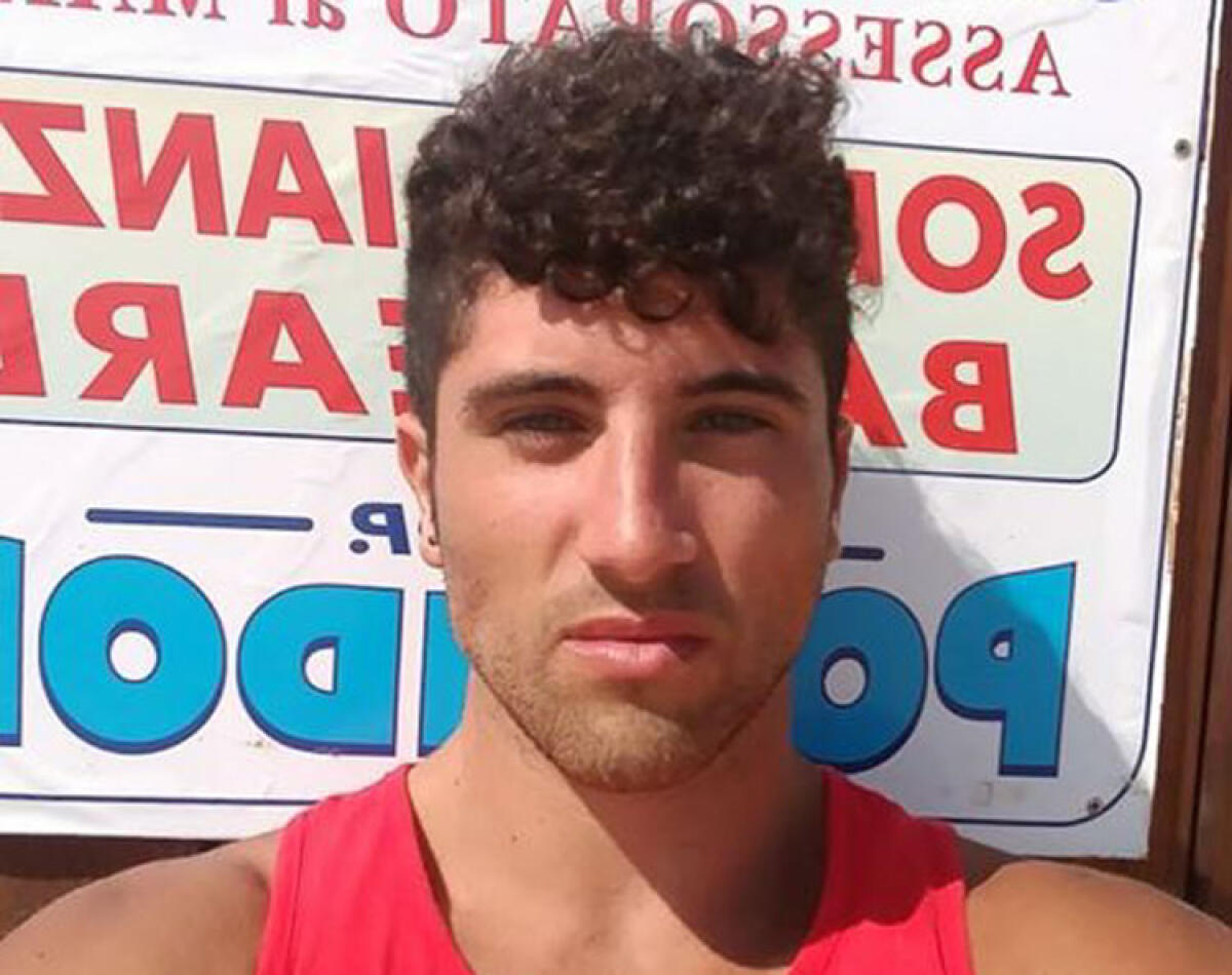 Bimba, padre e nonno rischiano di annegare, tragedia evitata da un bagnino - 