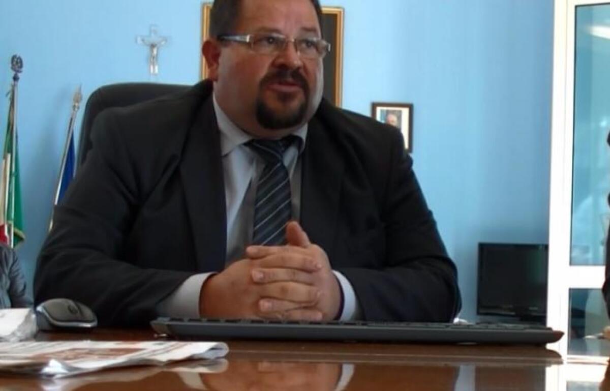 "Prostitute", "grandi vecchi" e "trasformisti": il fallimento dei soliti vizi - 