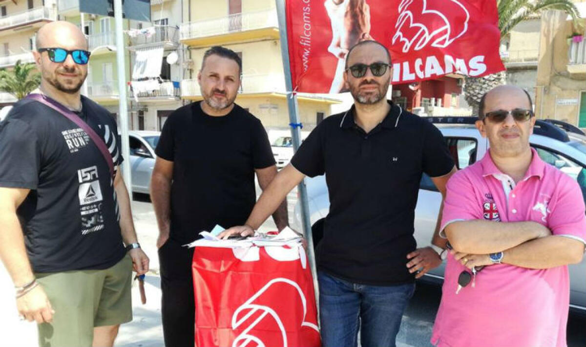 Il lavoro "sfruttato", tanti casi in città: Filcams: "Contro il ricatto occupazionale" - Corallo e i sindacalisti Filcams saranno alla rotonda est di Macchitella