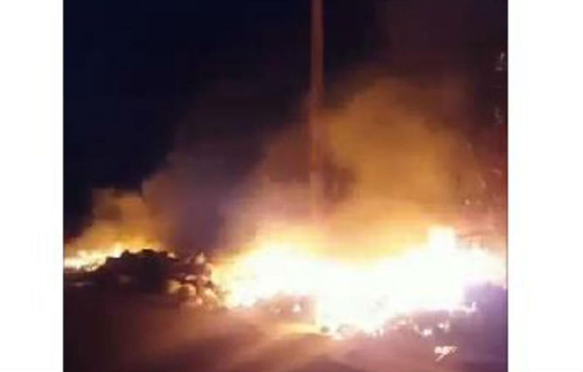 Rifiuti in fiamme nella notte, interventi in diverse zone della città - 