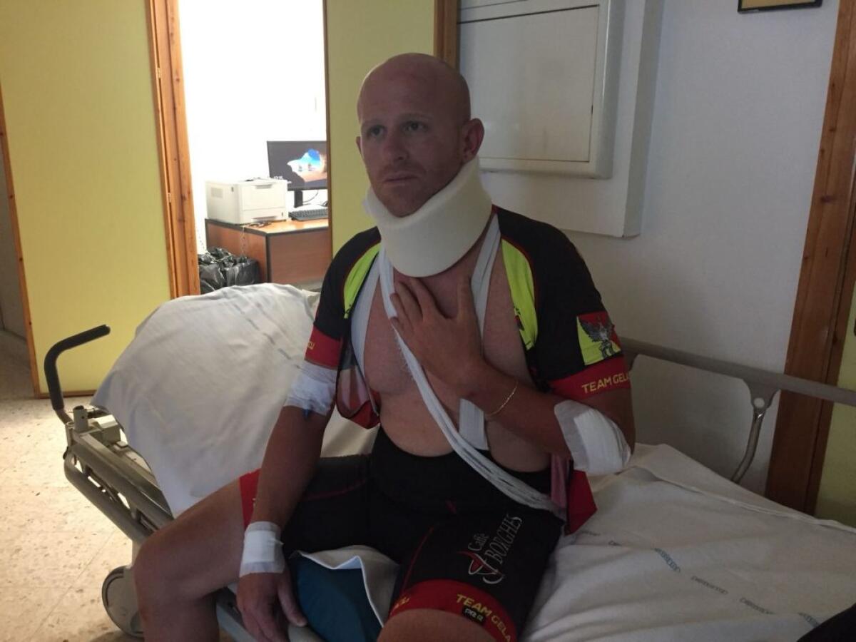 Auto pirata contro gruppo di ciclisti sulla ss115, in due finiscono in ospedale - Il ciclista Giuseppe Cassarino, 37 anni