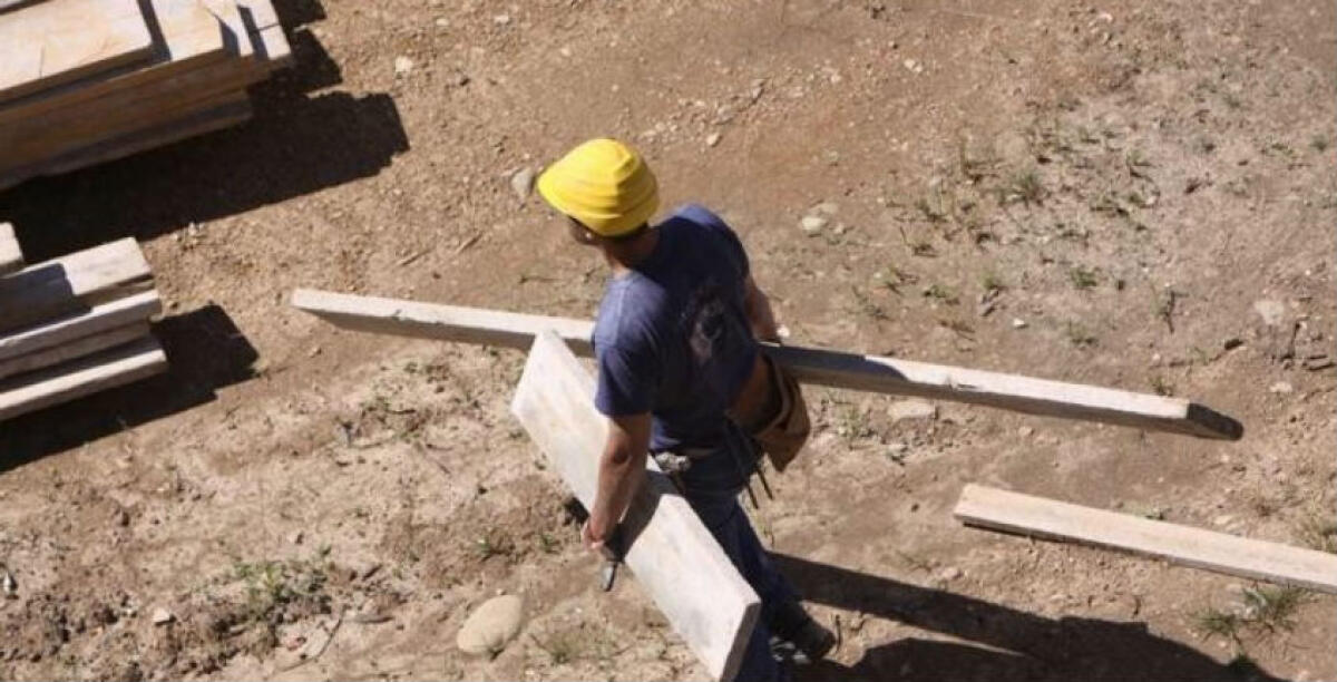 Gli operai edili sotto la minaccia del caldo, la Fillea: "Regole vanno rispettate" -