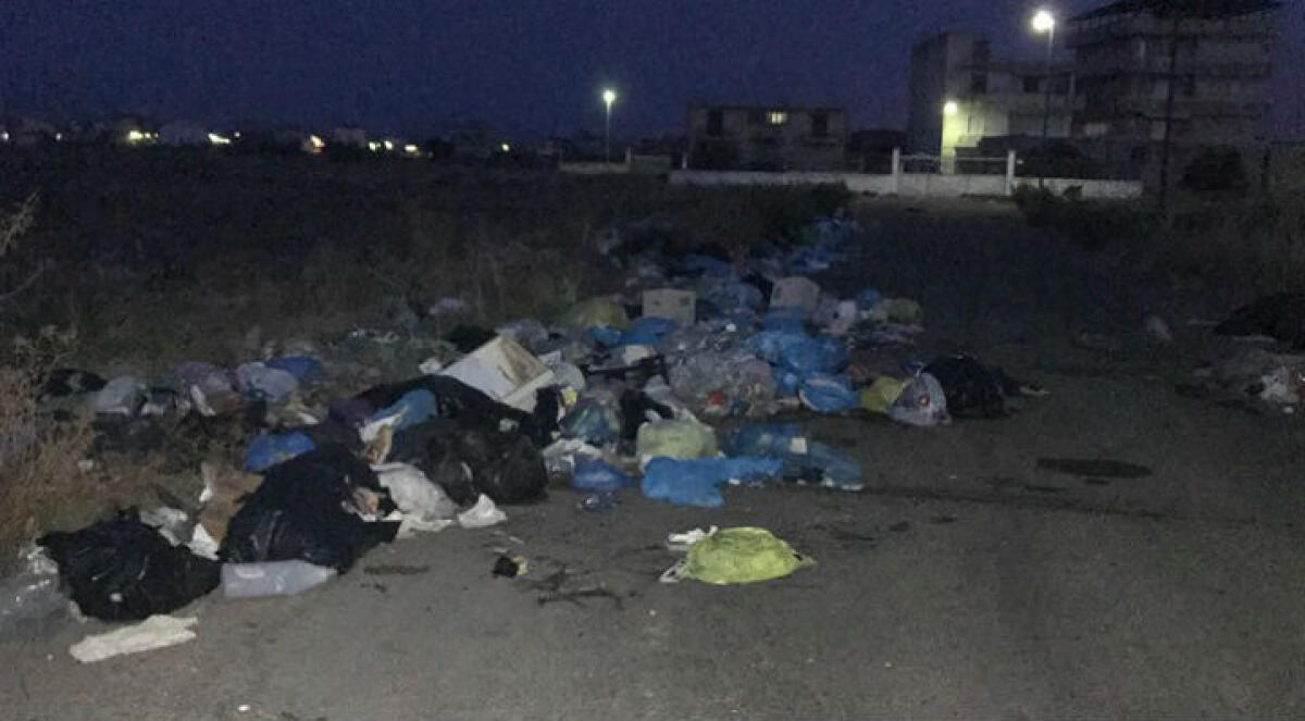 Le discariche a cielo aperto si moltiplicano, rifiuti nella zona di via Liszt - La discarica segnalata dai residenti