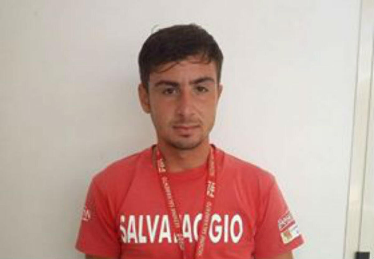 Rischiava di annegare, un giovane salvato da un bagnino della Poseidon - Scicolone è riuscito a mettere in salvo il giovane in difficoltà