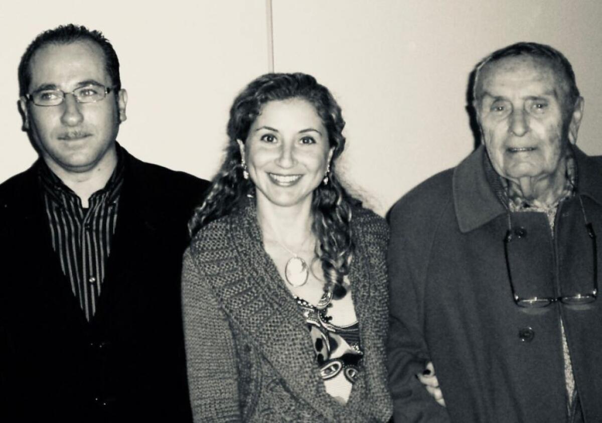 Addio a Hoefer, poeta amico di Camilleri, conoscitore della fabbrica e amante del mare - Da sinistra: Marco Trainito, Dora Marchese e Federico Hoefer.