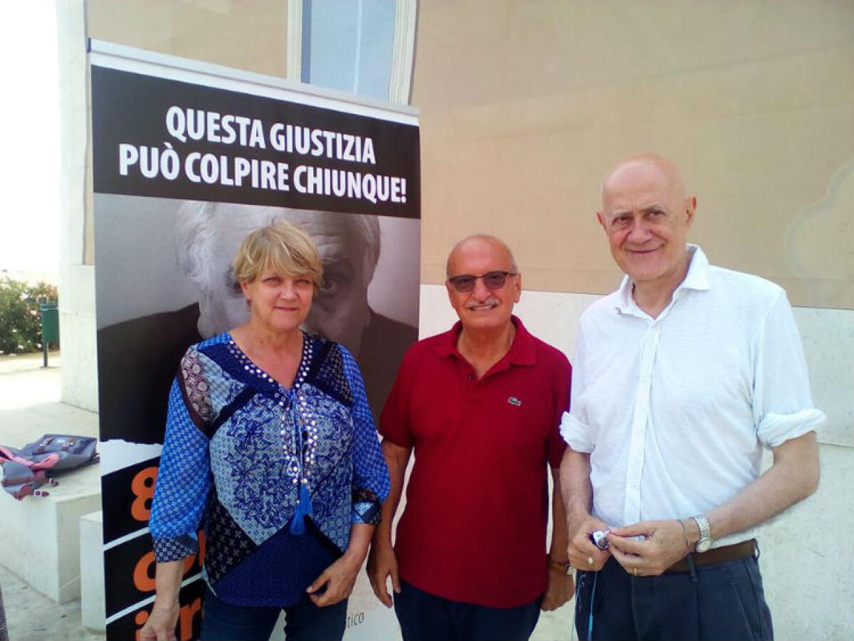 Le proposte dei Radicali, dibattito con gli avvocati: Ventura, "non dimenticate questa città morente" - L'avvocato Giacomo Ventura  insieme a Sergio D'Elia e Rita Bernardini