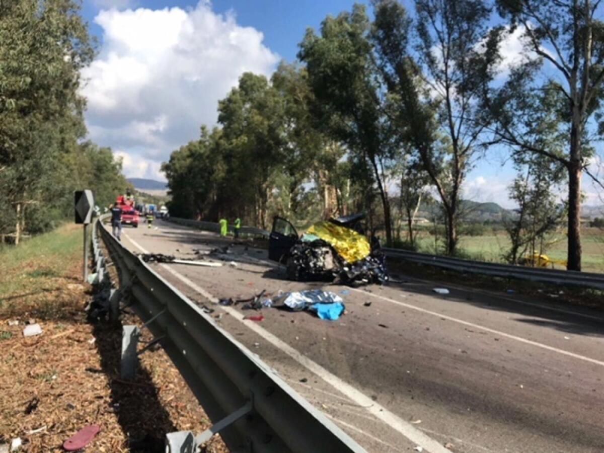 Frontale sulla Gela-Caltanissetta, muore padre e i suoi due figli - Foto Ansa