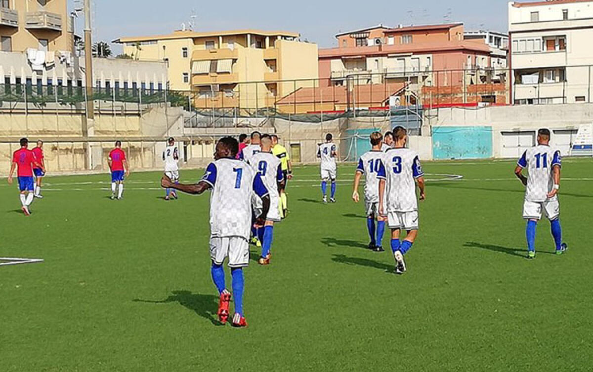 Castaldo è super, il Gela supera il Troina ai calci di rigore - 