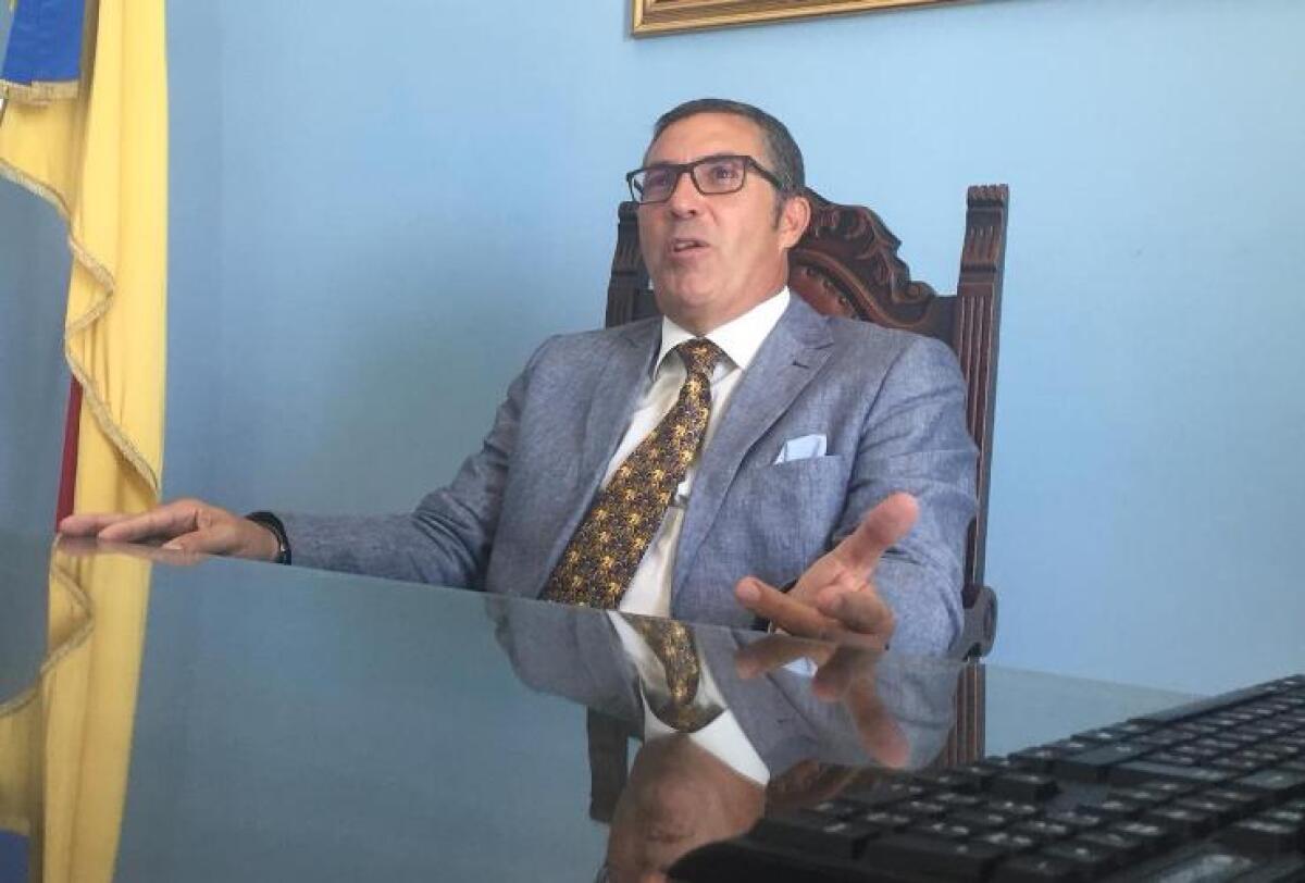 Arena: "Non sono qui per caso, ho trovato un Comune in dissesto morale" - Il commissario Arena sceglierà un legale per la costituzione 