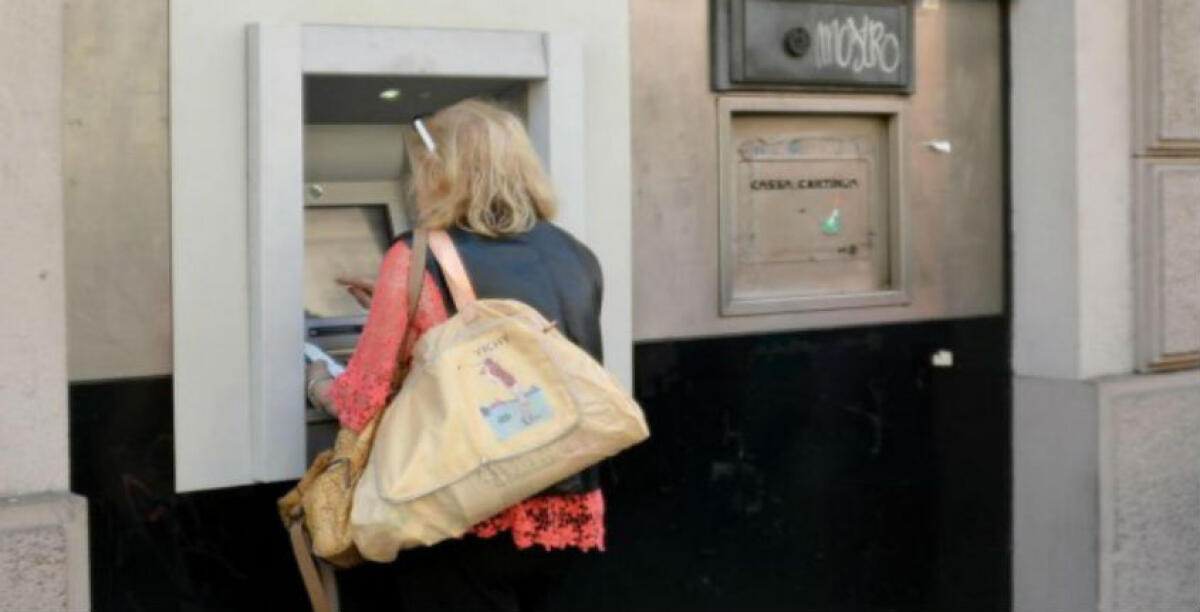 Minacciava la madre per avere i soldi, un giovane accusato di estorsione - 