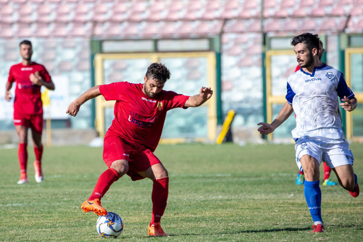 E' un Gela che segna e diverte, il presidente Mendola: "Vittoria dedicata ai nostri tifosi" - Simone Schisciano durante Città di Messina-Gela (foto pagina Città di Messina)