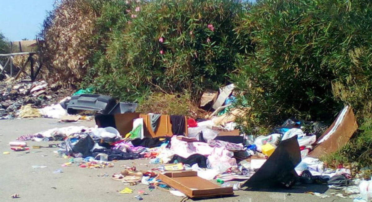 Roghi, rifiuti e controlli zero....c'era una volta il "polmone verde" di Montelungo - I cumuli si formano ovunque