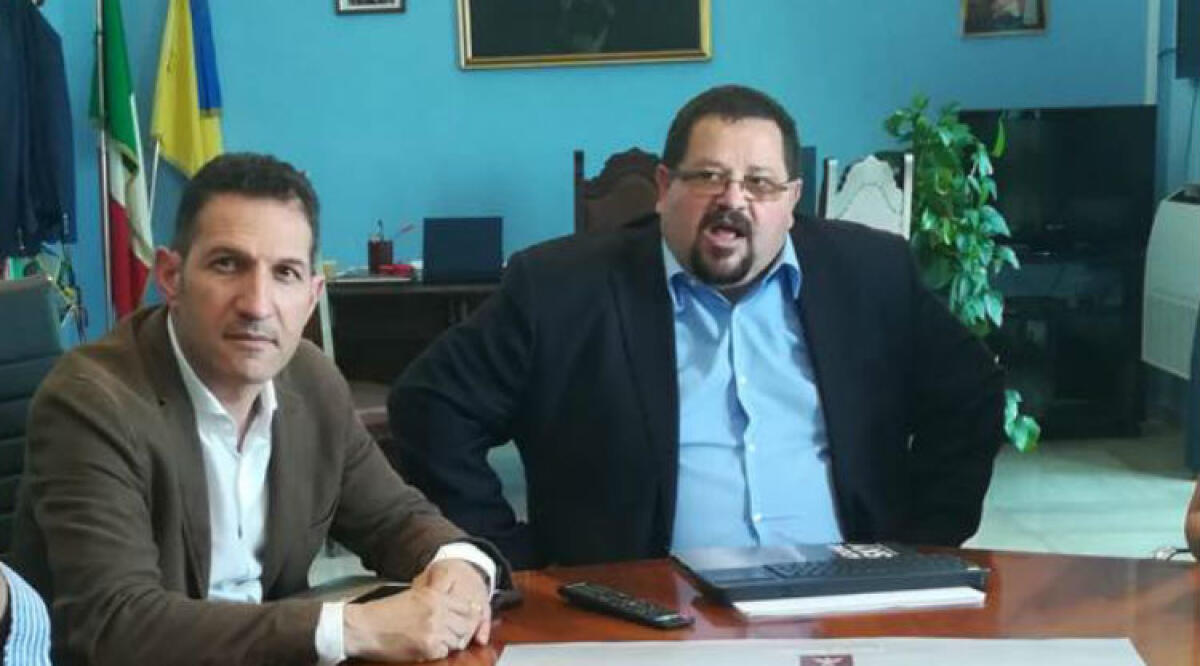 Fronti...contro-fronti, tutto si gioca sulla sfiducia: il deputato grillino, "truffati da Messinese" - I comitati di quartiere contro il regolamento già predisposto dall'ex giunta