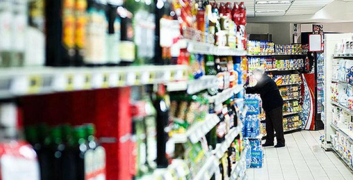 Scoperte a rubare in un supermercato, la "refurtiva" sotto i vestiti: due donne condannate - 