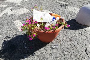rifiuti-piazza-santagostino-3-300x200.jpg