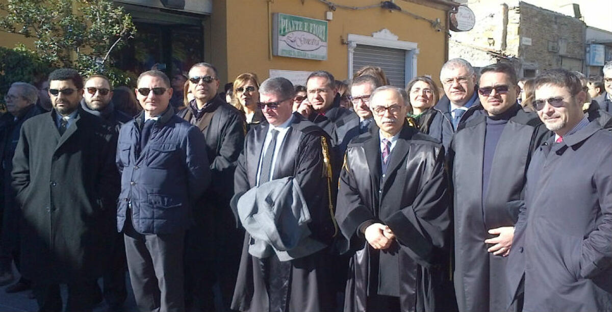 La mobilitazione contro gli attentati incendiari, gli avvocati aderiscono al sit-in di sabato - 