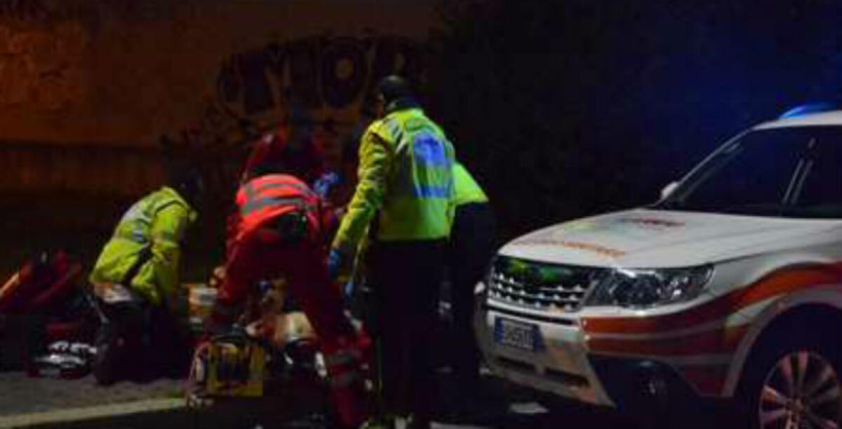 L'auto ribaltata dopo un incidente stradale a Bolzano, grave un gelese coinvolto - 