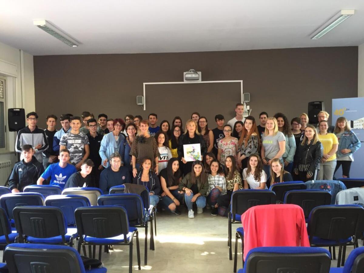 Gemellaggio Italia-Olanda, studenti dei Paesi Bassi ospiti del Vittorini - Studenti e insegnanti del Vittorini con gli studenti olandesi