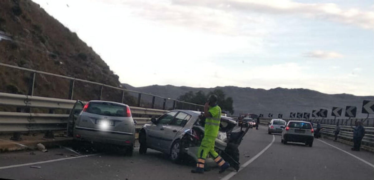 Scontro sulla 626, coinvolti quattro gelesi: l'impatto tra due auto - Le auto hanno impattato lungo la 626