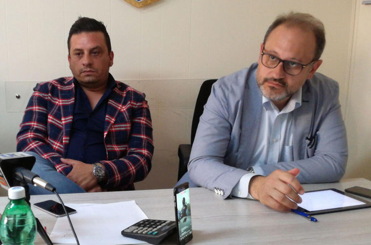 I Mendola gettano la spugna, "presi in giro dalla politica, senza stadio non si può fare calcio" - Il presidente del Gela Calcio Angelo Mendola ed il vice Fabio Fargetta