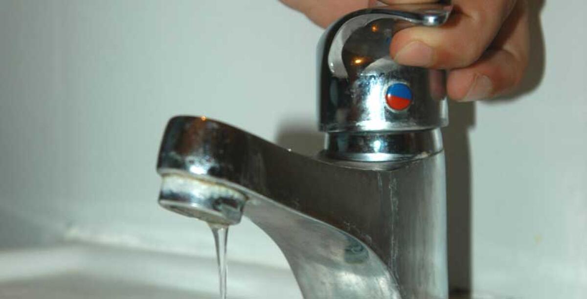 Acqua non a norma nella zona della villa comunale, "contaminazioni batteriche": scatta il divieto d'uso -