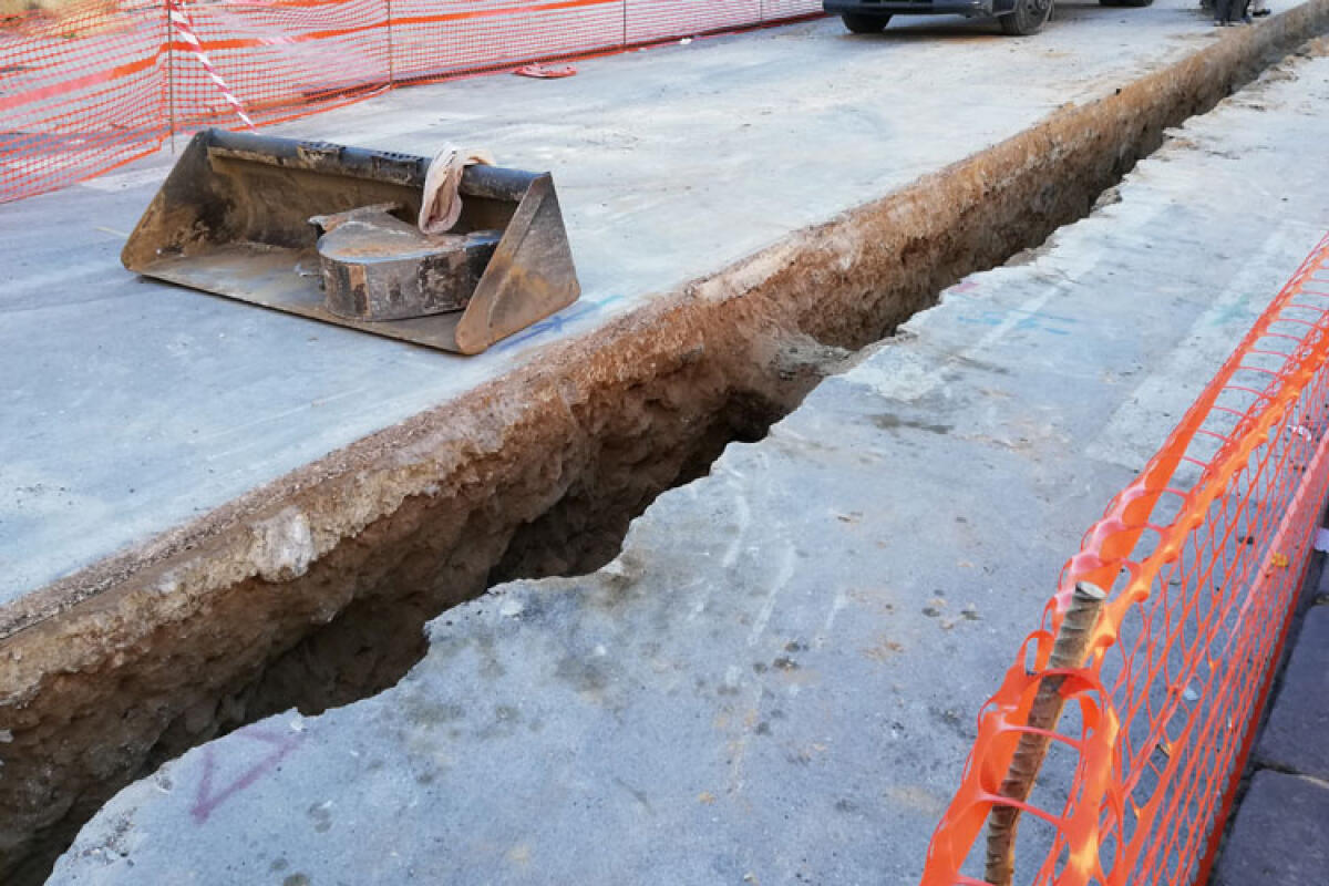 Scoperta archeologica, emergono tombe medievali durante gli scavi in città - 