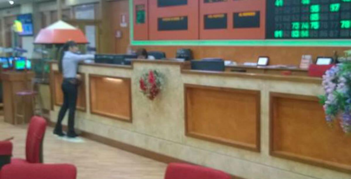 Rubano uno smartphone in una sala Bingo, denunciati due coniugi - 