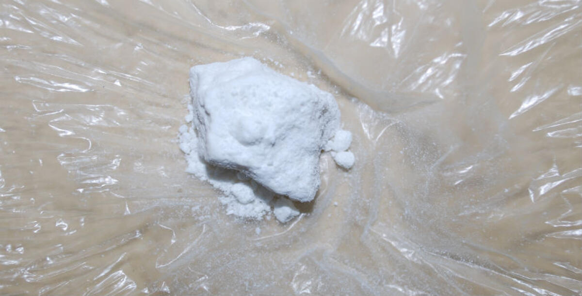 Nei pantaloni nascondeva 10 grammi di cocaina, arrestato un 45enne -