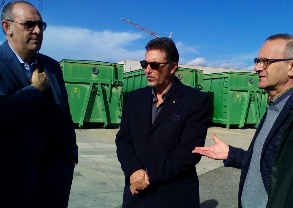 Sopralluogo al compostaggio, Arena: "L'emergenza? Non accetto compromessi" - Ato Cl2 vuole che il credito da sedici milioni venga coperto dal Comune