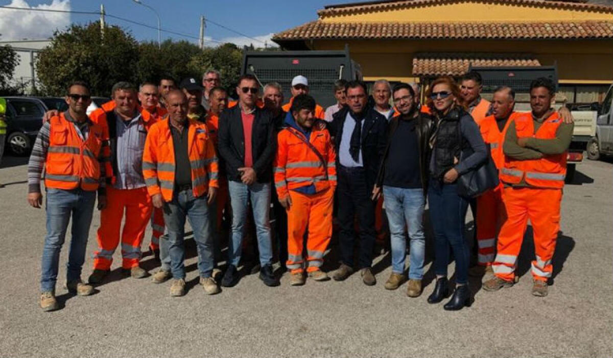 Abusivismo edilizio e morti, sindacati e operai si fermano: "Non ci sono più alibi" - Sindacati e lavoratori si sono fermati per un minuto