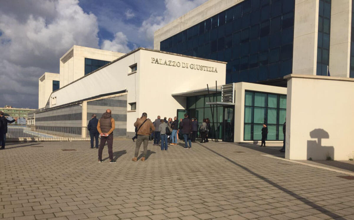 Irruzione notturna nel simbolo della legalità, violato il palazzo di giustizia - 